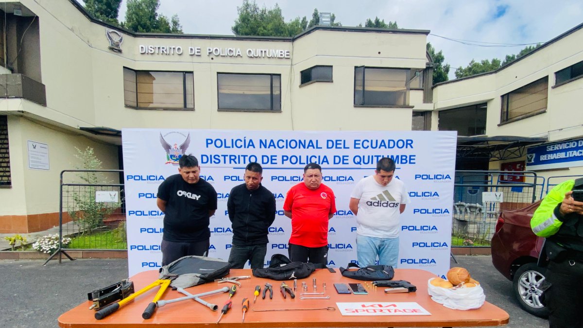 Desarticulan banda dedicada al robo de autopartes y domicilios en el sur de Quito.