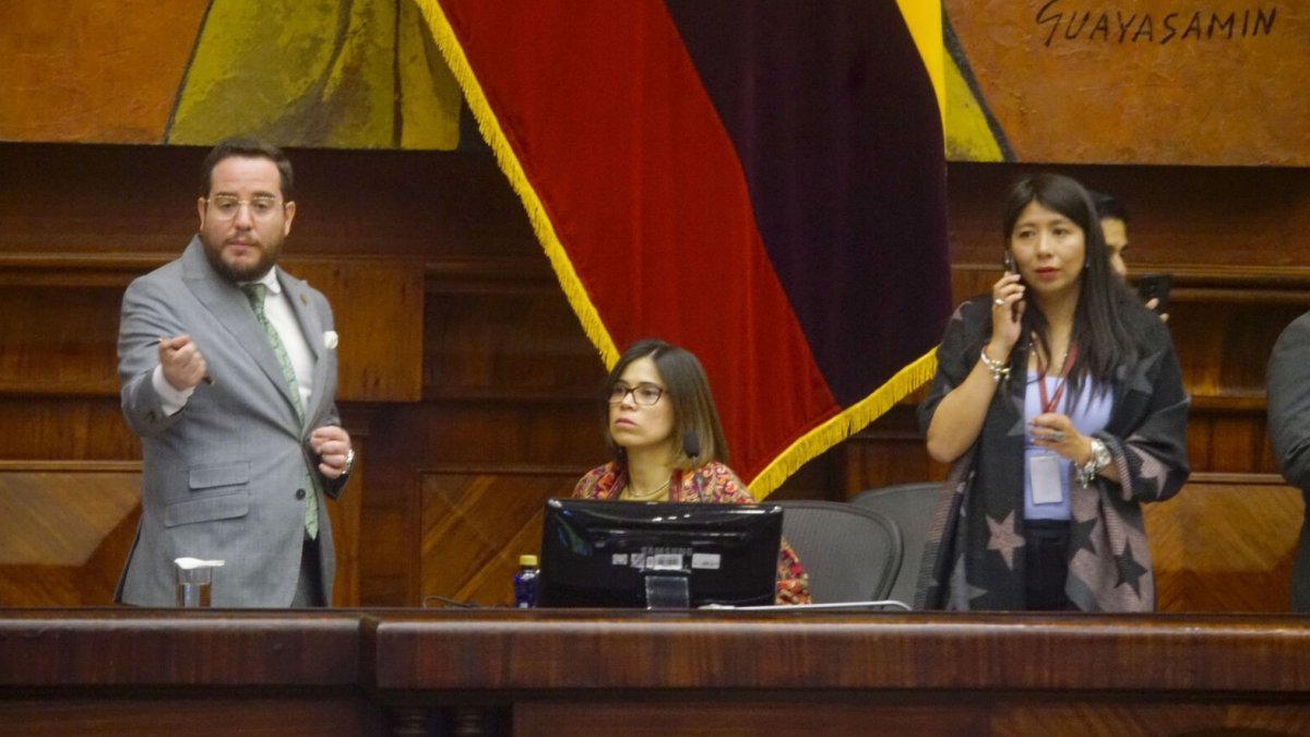 Esther Cuesta (centro) asumió la presidencia de la Asamblea entre enero y febrero de 2025.