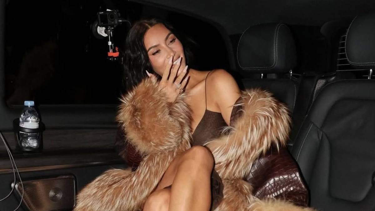 Kim Kardashian tiene una fortuna estimada en unos 1.7 mil millones de dólares. Según Forbes, la cifra la ubica como una de las personas más ricas del mundo.