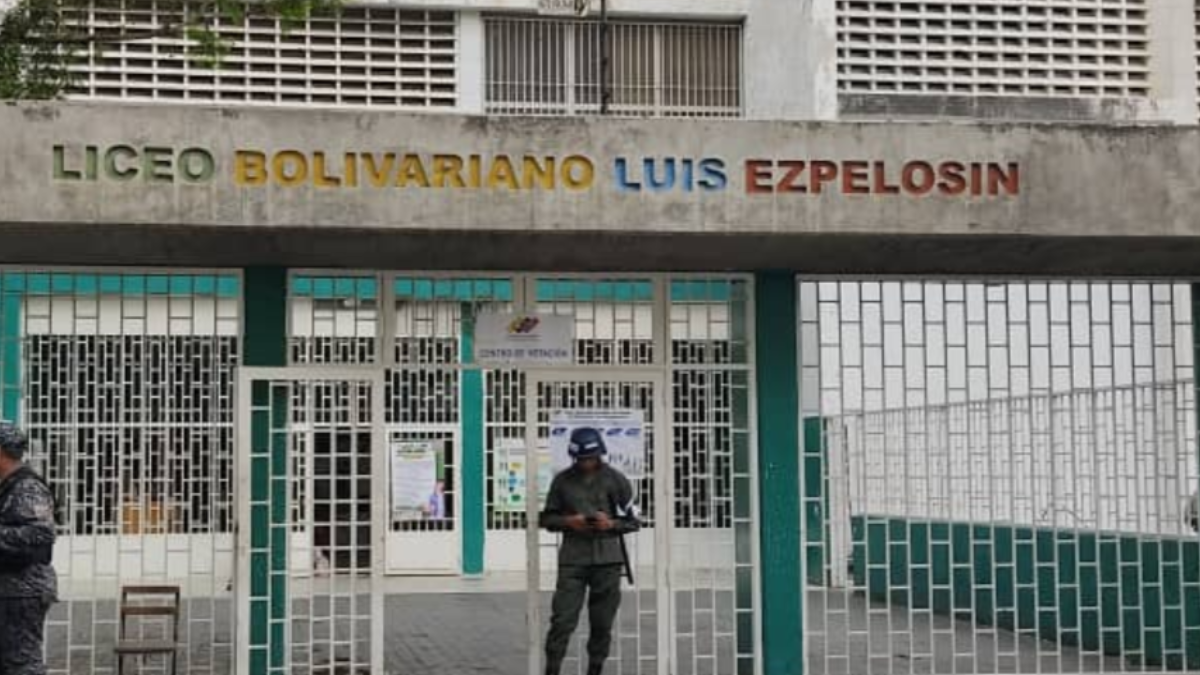 En el Liceo Bolivariano Luis Espelosín votan 3.808 personas en cuatro mesas, y hasta las 9:00 169 habían ejercido su derecho