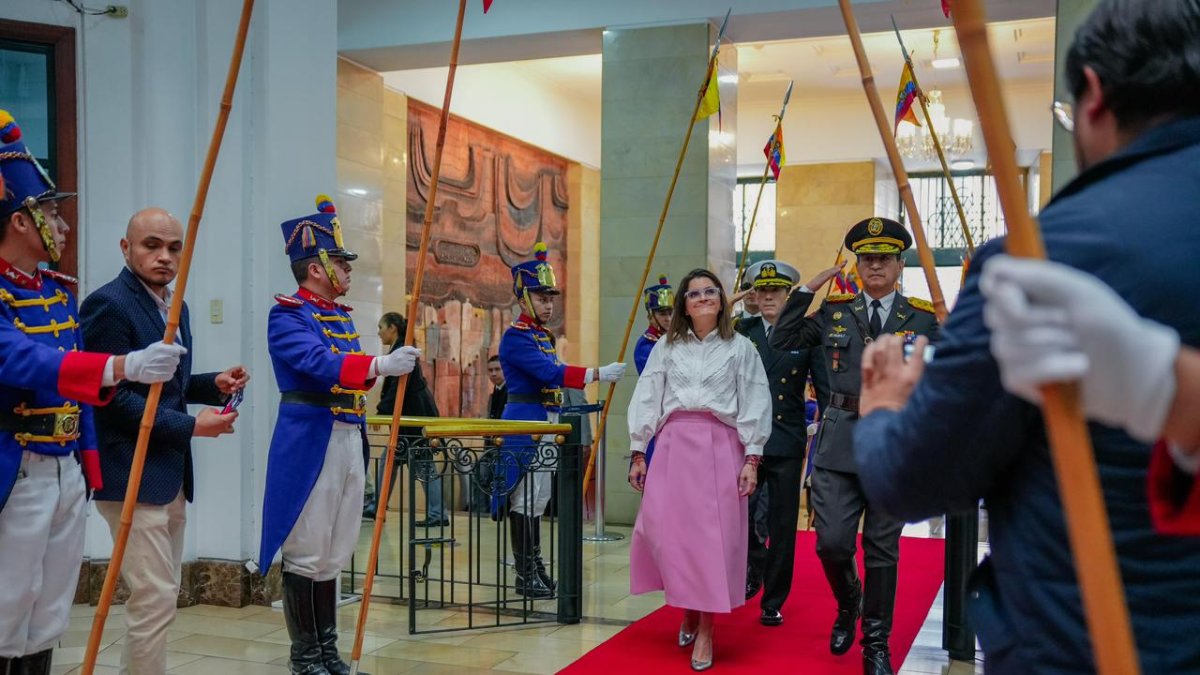La vicepresidenta María José Pinto arribó este 26 de mayo de 2025 a la Vicepresidencia en Quito.