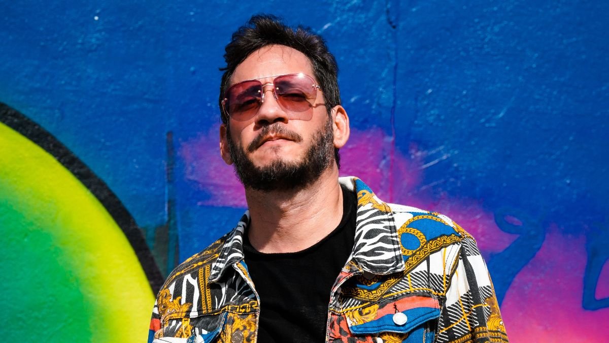 El artista ecuatoriano AU-D expresó su malestar en redes sociales tras el robo