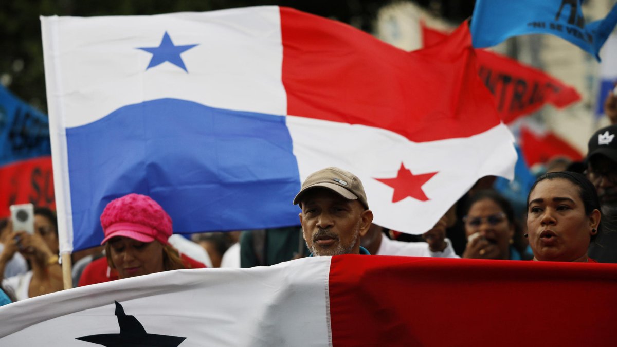 Fotografía de archivo de panameños protestando.