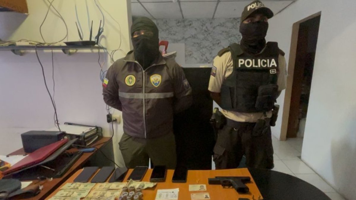 La Policía Nacional mostró la evidencia recabada en el operativo contra supuestos extorsionadores.