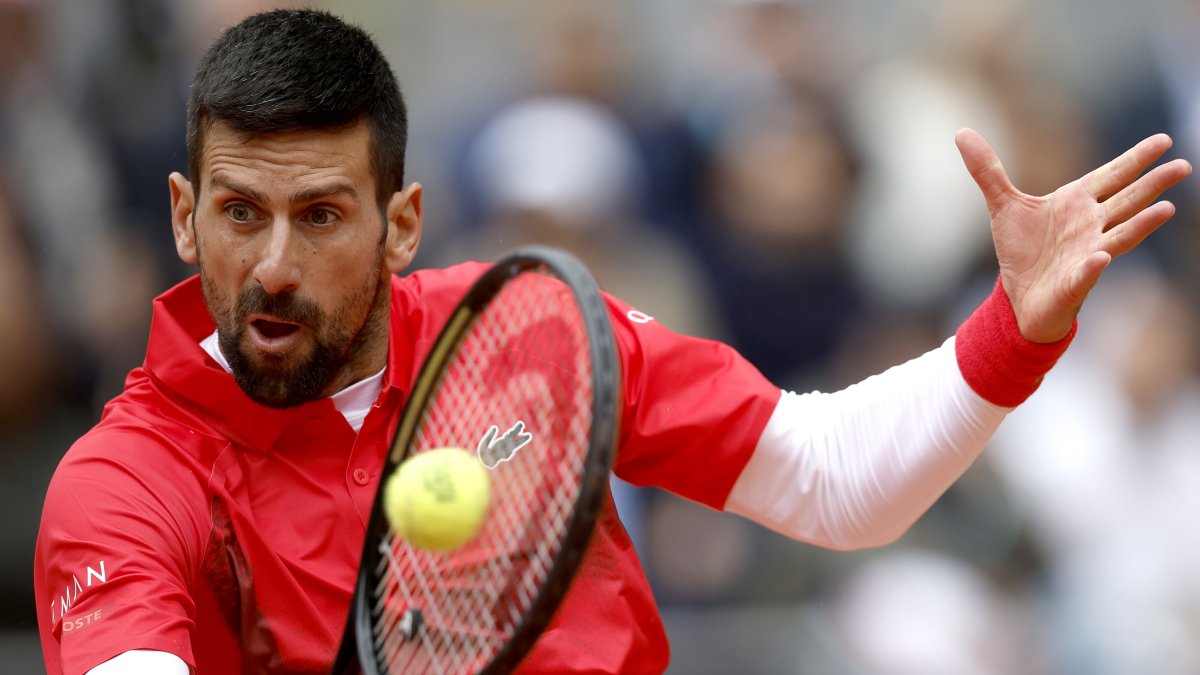 Djokovic tuvo un debut relativamente fácil en el Roland Garros ante Mackenzie McDonald.