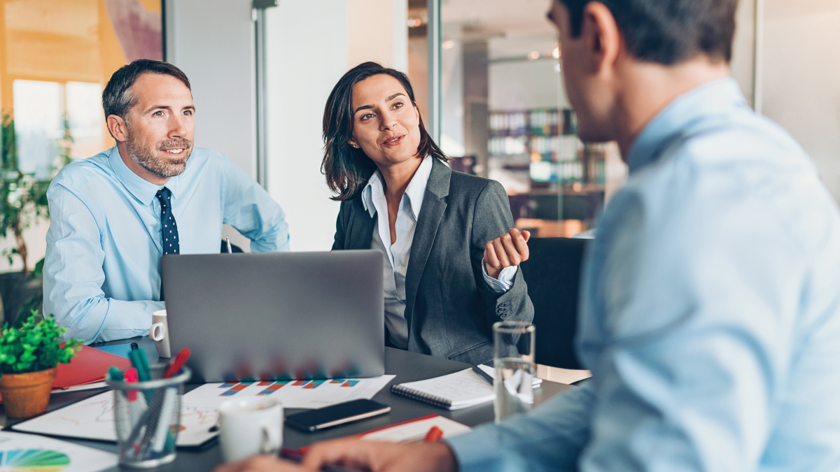 El Acuerdo MDT-2023-140 impone multas por no registrar contratos, finiquitos y pagos laborales en el sistema oficial.