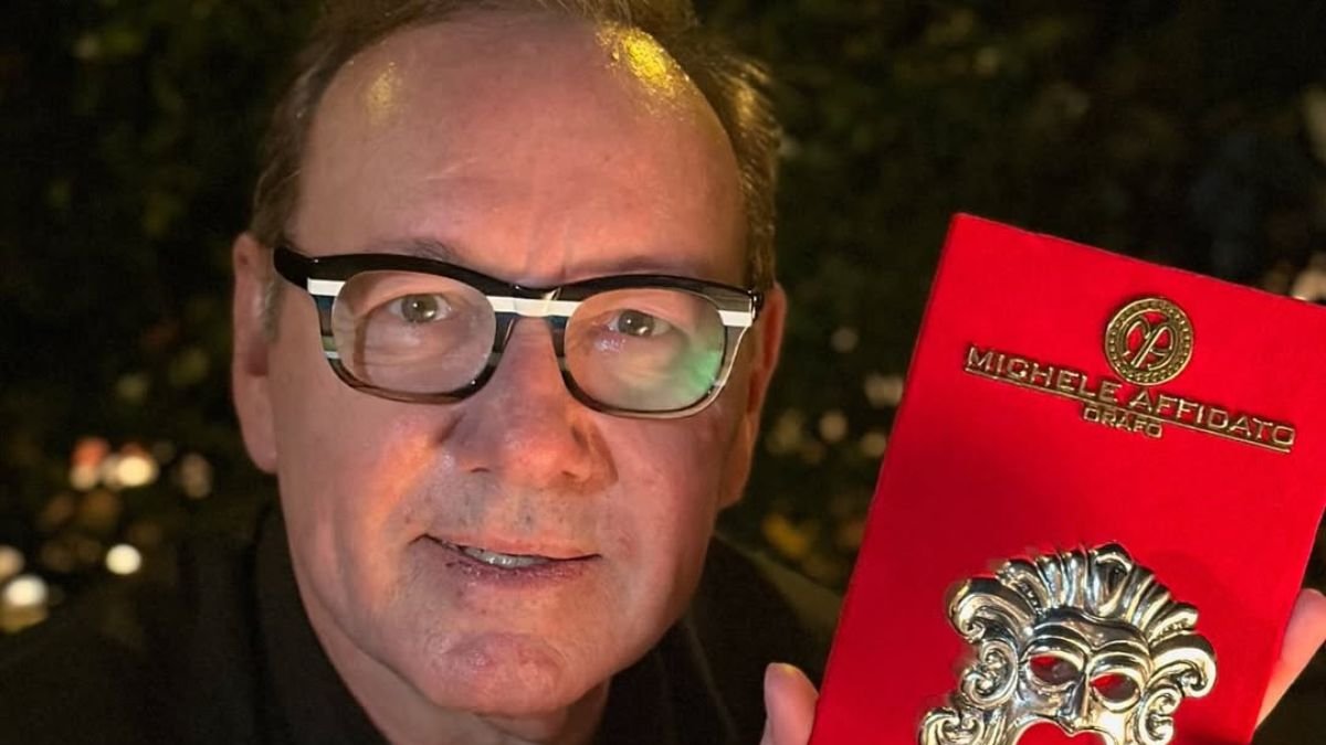 El reconocido actor Kevin Spacey recibiendo el Nations Awards