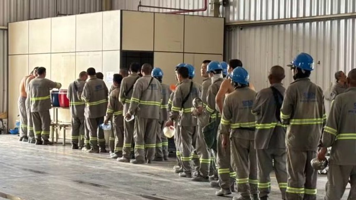 220 trabajadores chinos en situación análoga a la esclavitud en una planta de BYD fueron rescatados en diciembre de 2025.