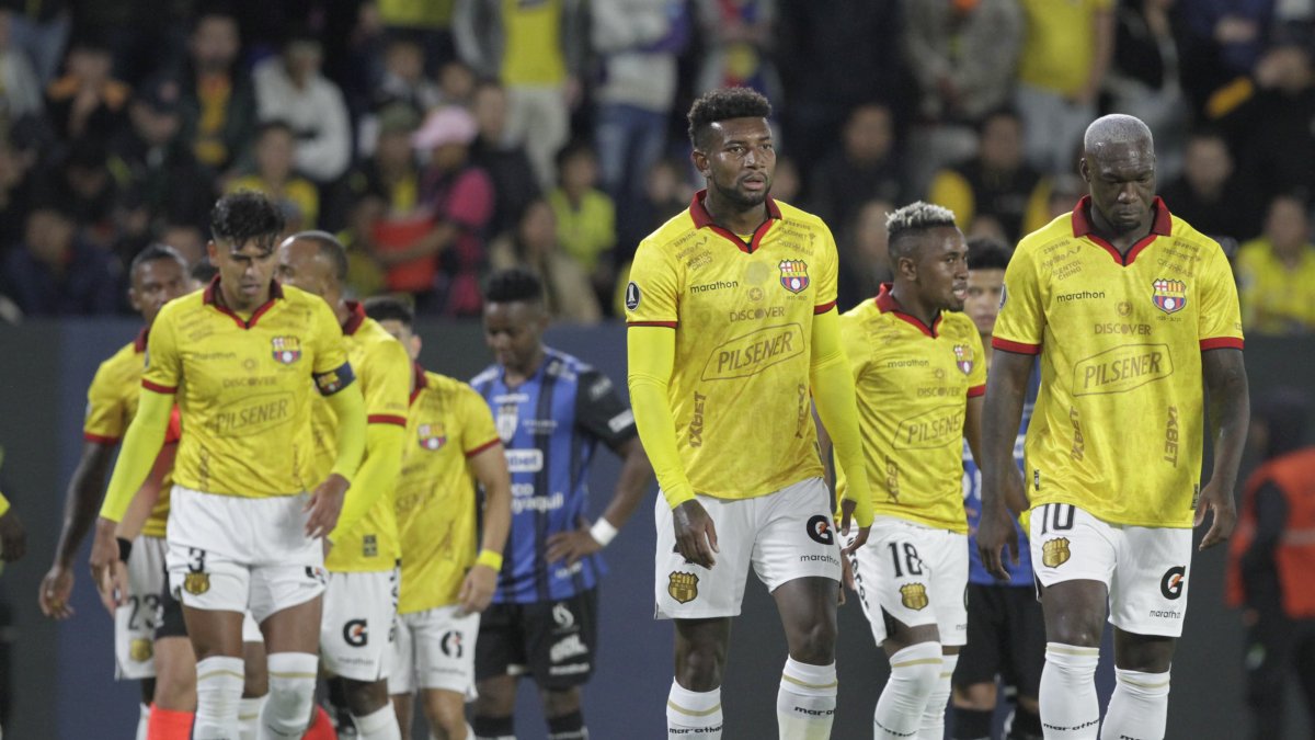 La frustración de los jugadores de Barcelona tras perder ante Independiente del Valle.