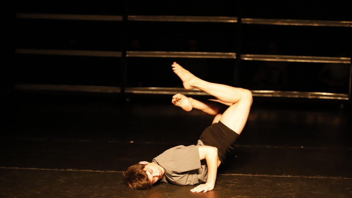 La pieza cuenta con la participación de trece bailarines de la Compañía Nacional de Danza.