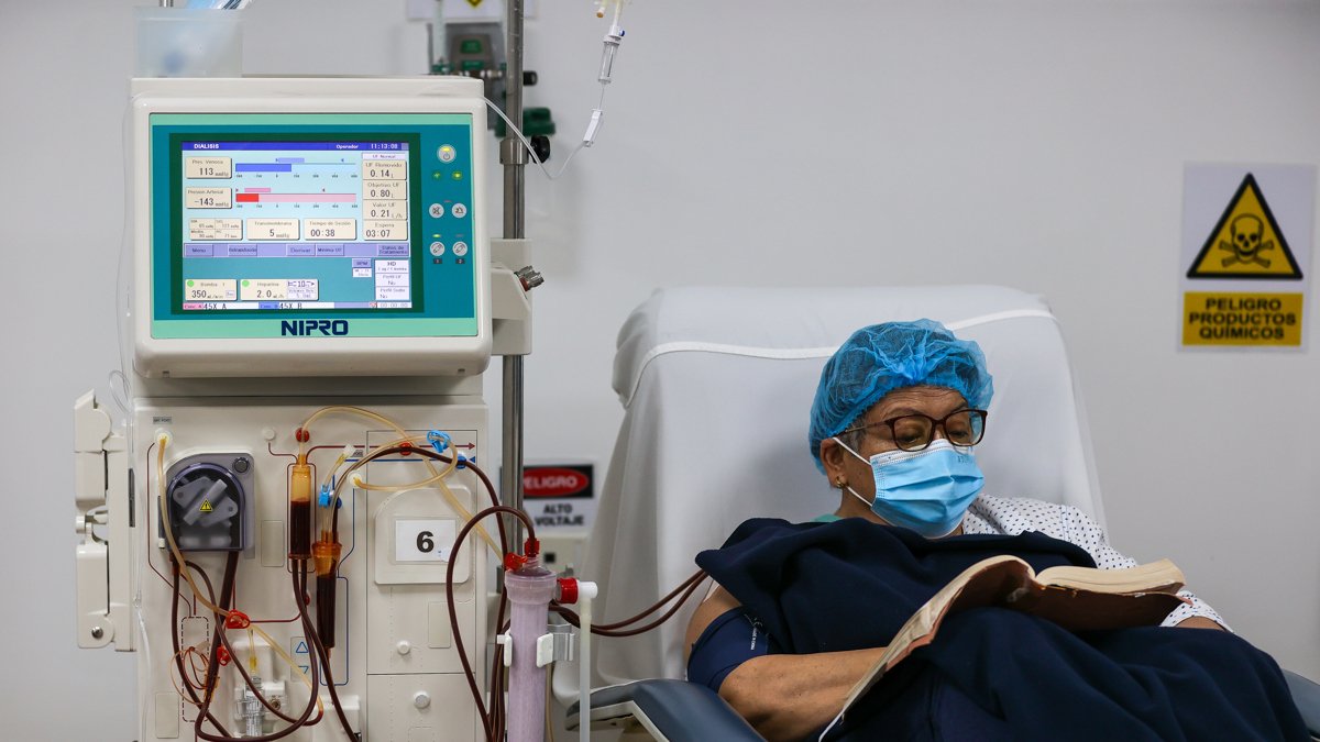 Unos 20.000 pacientes con insuficiencia renal, que requieren diálisis en Ecuador, viven desde hace año y medio una angustiosa incertidumbre.