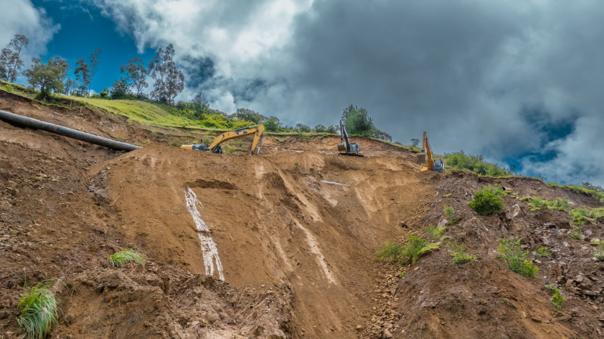 Loja sin agua debido a deslave.