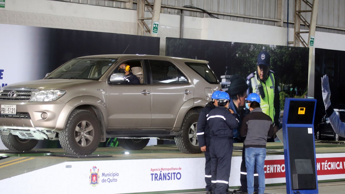 Los Centros de Matriculación Bicentenario y Quitumbe atenderán en horario extendido en Quito.