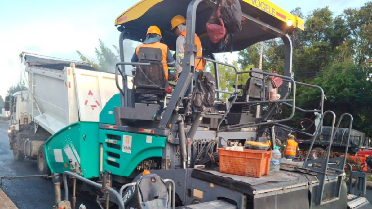 Problemas en la Refinería de Esmeraldas obligan a reprogramar obras de mantenimiento y rehabilitación vial en Quito.