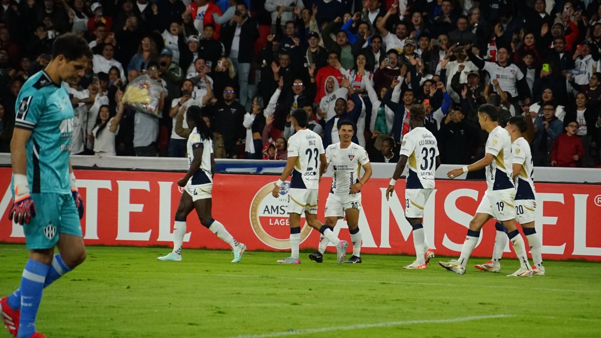 Liga de Quito derrotó 3-0 a Central Córdoba y sigue en competencia en la Copa Libertadores.