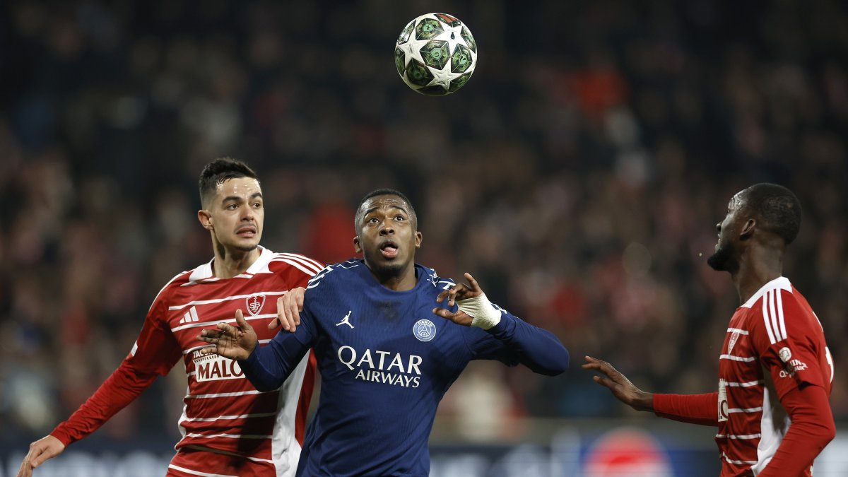 William Pacho va por la Champions League.