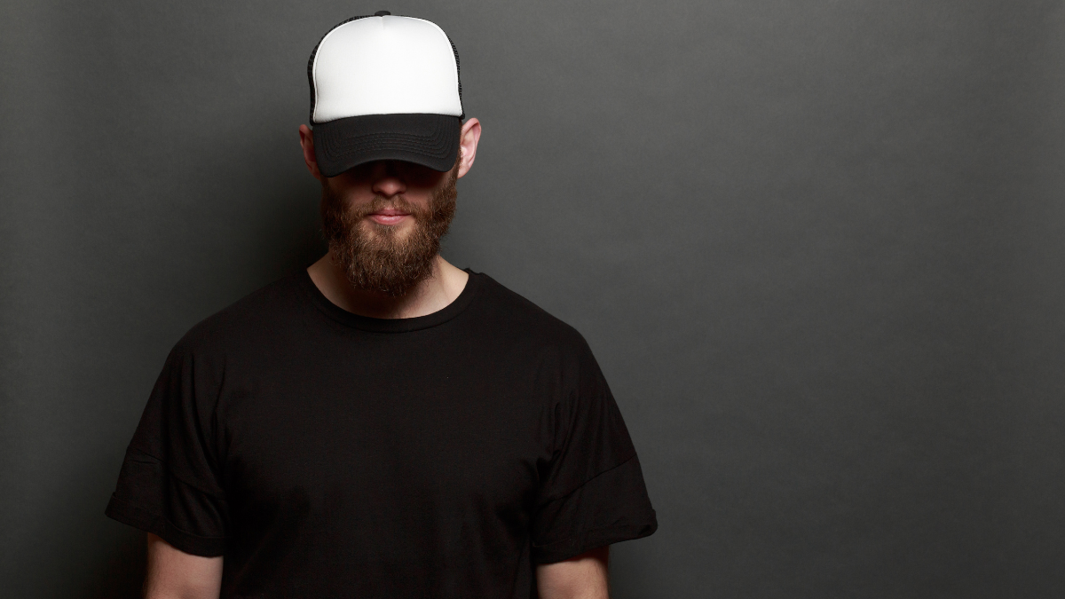 Gorras todos los días: entre la moda, la comodidad y el lenguaje no verbal.