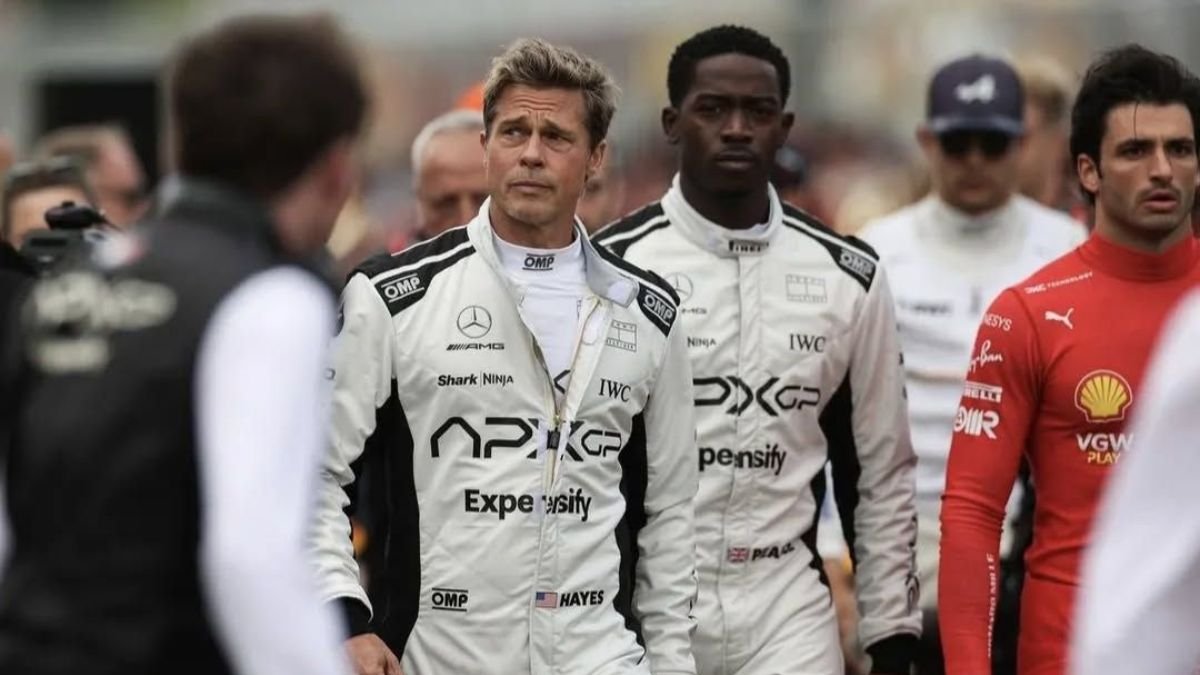 Brad Pitt y Damson Idris durante el rodaje de la película F1 en 2024
