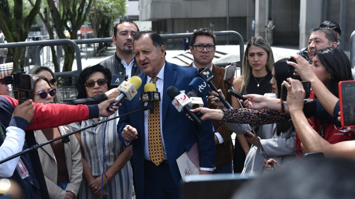 El abogado Carlos Bravo auspicia la denuncia del correísmo sobre la tinta de los esferográficos usados en el balotaje del 13 de abril