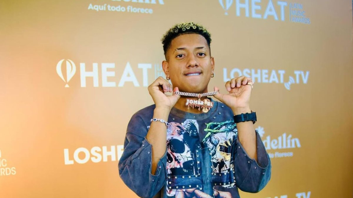 Jombriel en la alfombra roja de Premios Heat