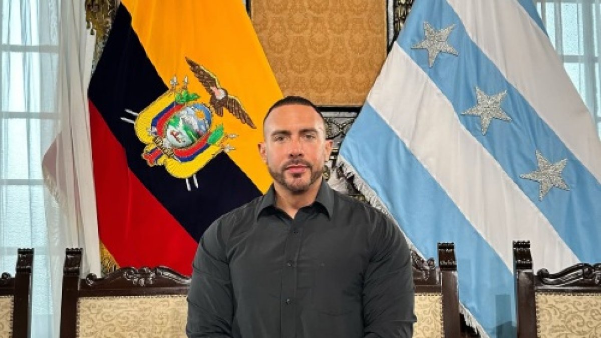 Harry Zúñiga, conocido como 'El Híbrido', en el Palacio Municipal.