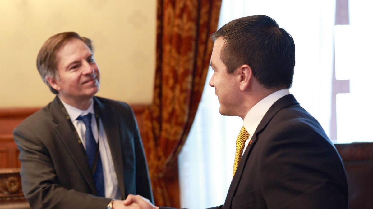 Carlos Felipe Jaramillo (izq.), vicepresidente del Banco Mundial para América Latina, fue parte de esta reunión con el presidente Daniel Noboa.