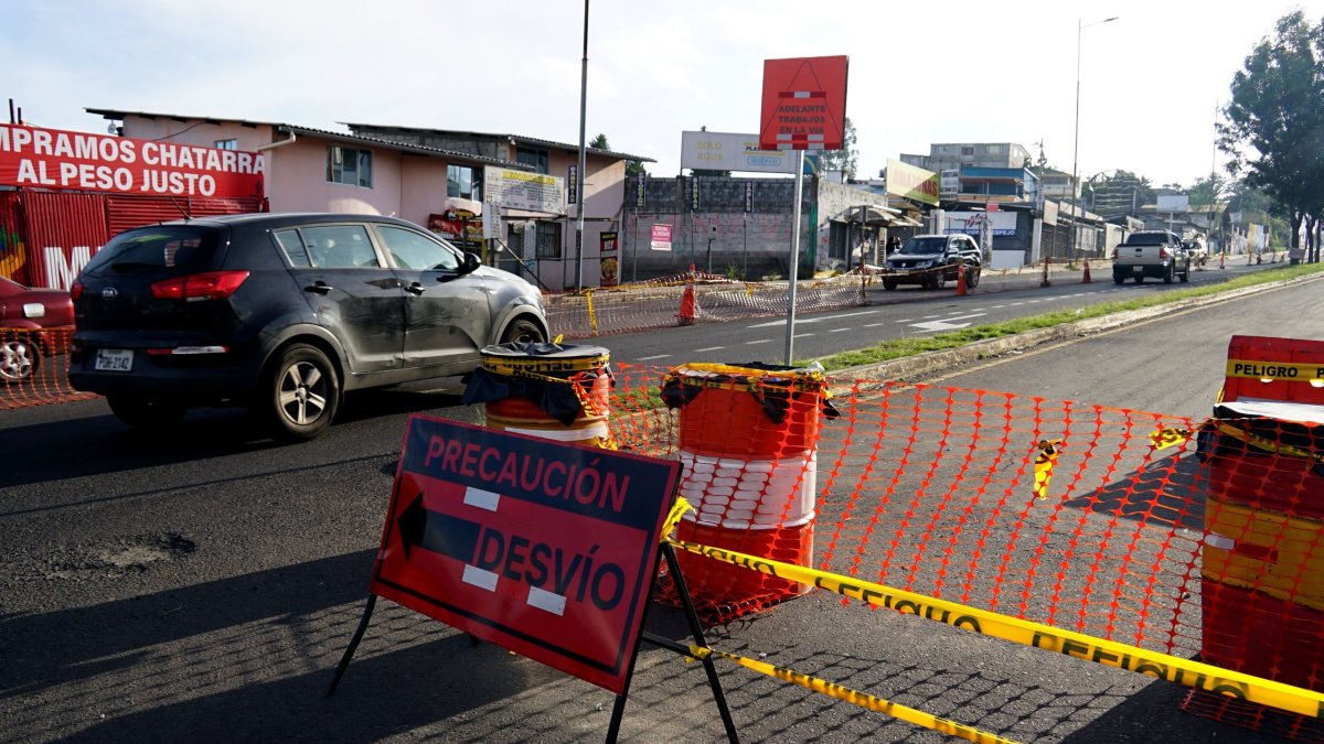 Mantenimiento. La av. Interoceánica se encuentra parcialmente habilitada, tras los trabajos de repavimentación que se realizan.