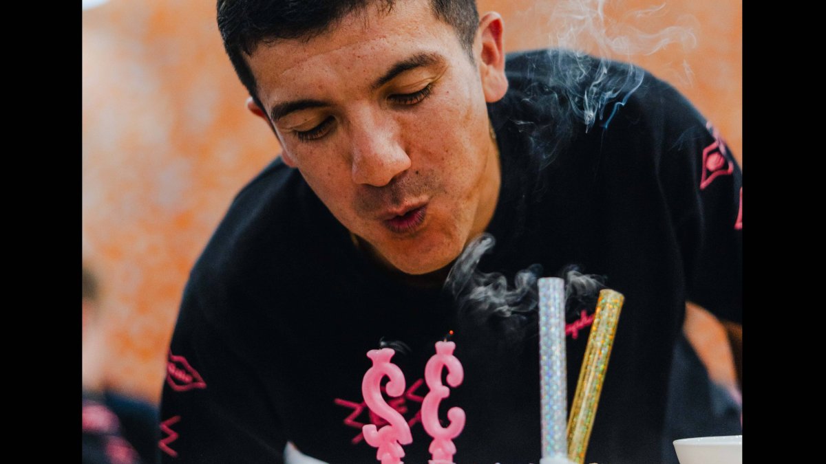 Richard Carapaz festejó su cumpleaños con los compañeros de equipo.