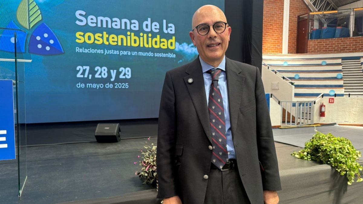 Educación. Francesc Pedró, director del Instituto Internacional de la UNESCO para la Educación Superior, visitó la PUCE en la II Semana de la Sostenibilidad.