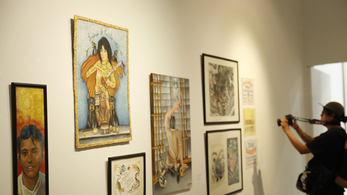 Obras exhibidas en la exposición 'Desde el corazón del barrio de Tepito', en Ciudad de México (México).