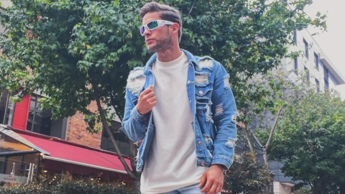 Julián Campos tiene 35 años y es colombiano.