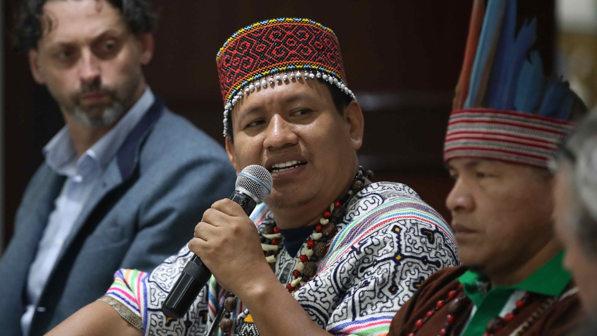 Comunidades peruanas indígenas presentan el informe.