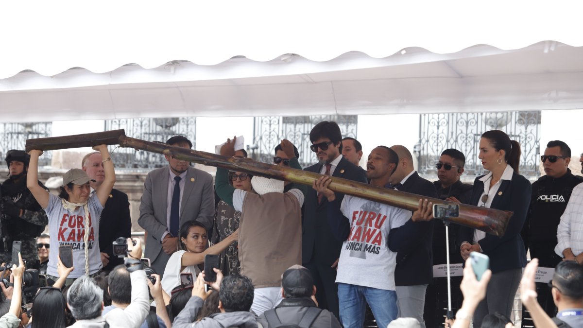 Las víctimas y trabajadores abacaleros entregaron a las autoridades fibras y partes de la abacá.