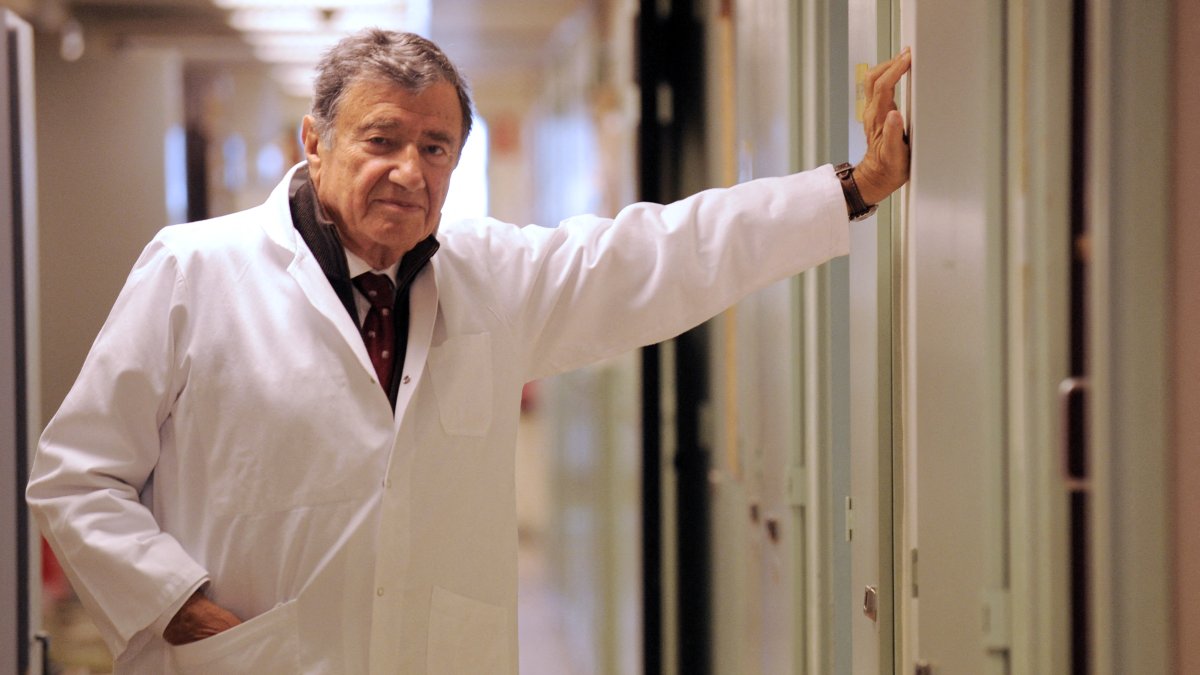 Muere el científico inventor de la píldora abortiva.