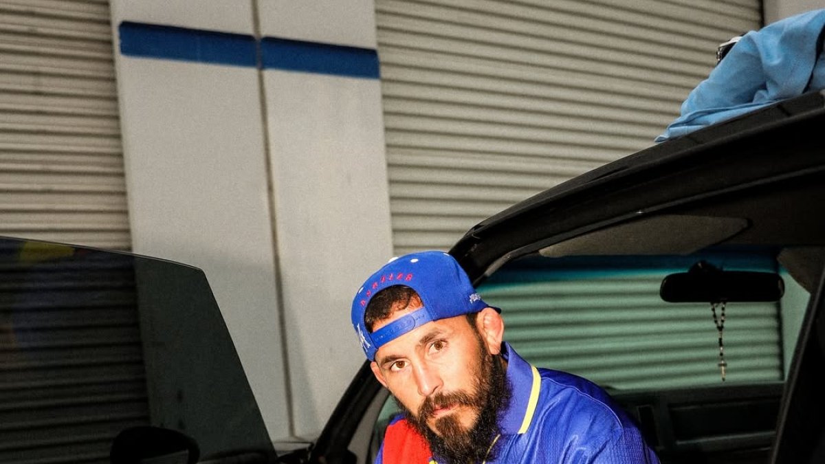 Chito Vera vistió la camiseta retro de la selección ecuatoriana de fútbol tricolr.