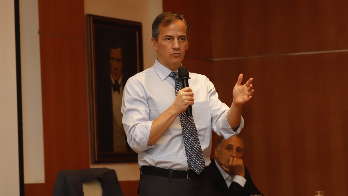 Fue viceministro de Justicia de Colombia. Abogado y socioeconomista. Experto en temas de derecho constitucional, derechos humanos y derecho internacional público.