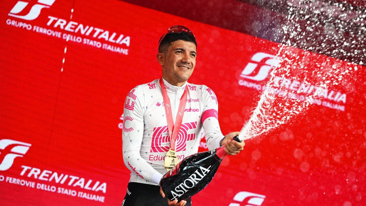 Richard Carapaz se subió por tercera vez al podio final del Giro de Italia.