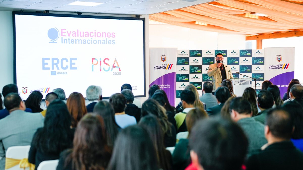Más de 30.000 estudiantes ecuatorianos rinden las pruebas internacionales PISA y ERCE 2025 para evaluar su aprendizaje en áreas clave como Matemáticas, Lectura y Ciencias.