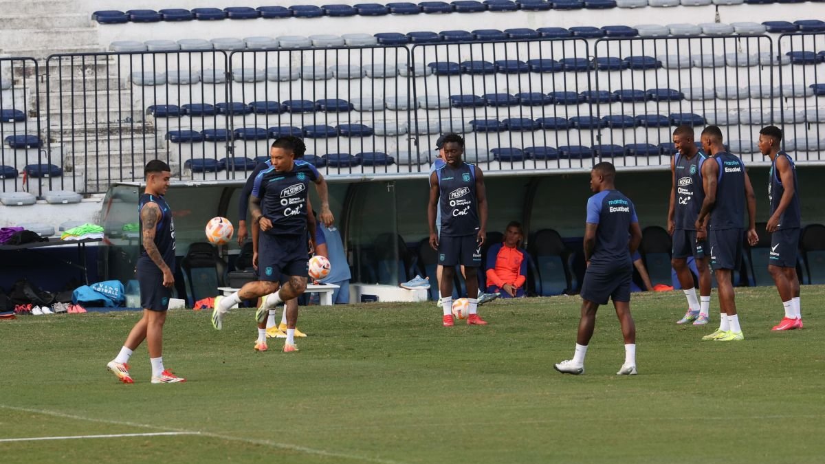 Primer entrenamiento de la selección de Ecuador antes de jugar contra Brasil.