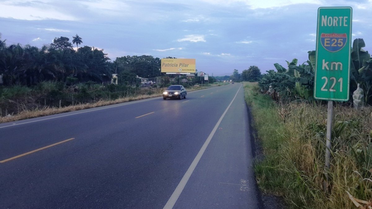 En la actualidad, para avanzar de Quito a Guayaquil, una de las vías utilizadas por los conductores es la Santo Domingo - Quevedo.