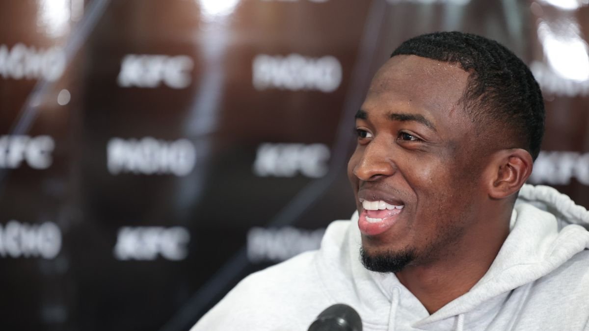 Willian Pacho llegó a Ecuador para entrenar para el partido que tendrá La Tri con Brasil