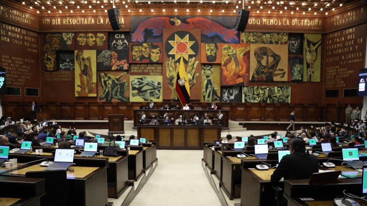 Los legisladores durante una sesión en el Pleno.