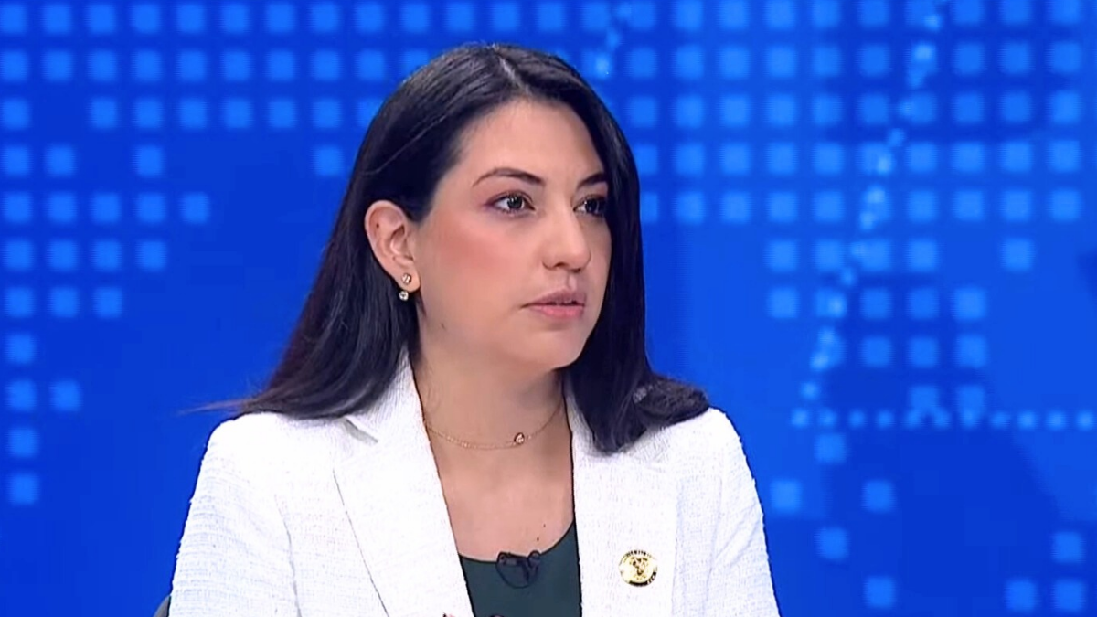 La ministra de Economía, Sariha Moya, explicó que el Gobierno evalúa una posible reforma tributaria y medidas para garantizar ingresos sostenibles frente al déficit fiscal.