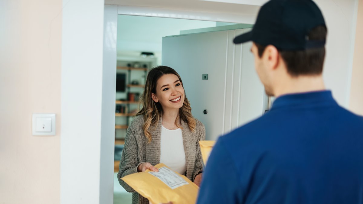 Impacto de la nueva tarifa de $ 20 en el comercio electrónico en Ecuador.