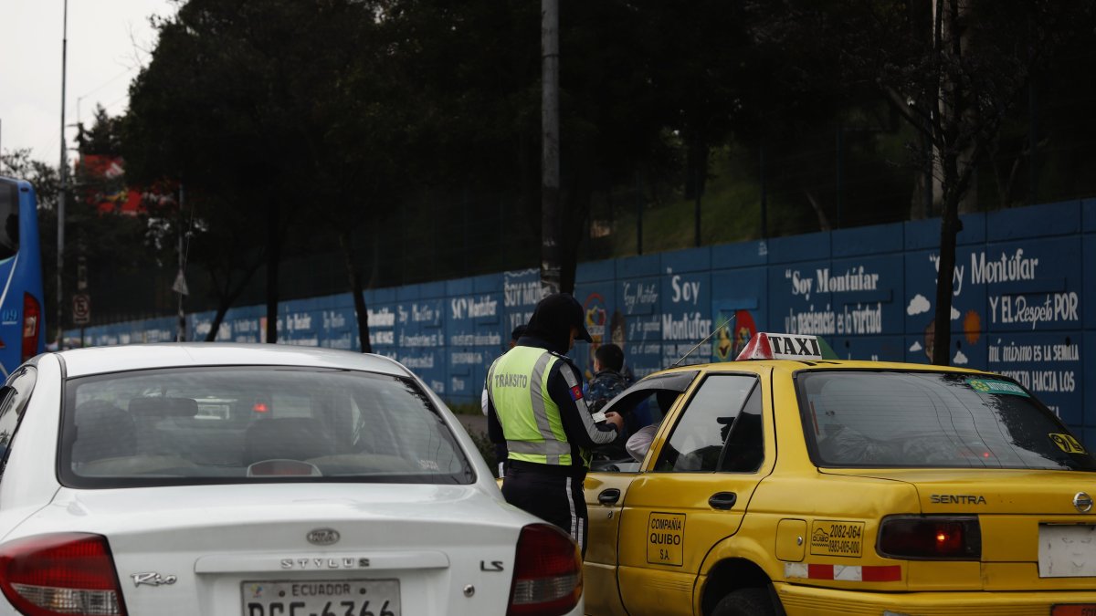 Las excepciones al Pico y placa son exclusivamente para vehículos oficiales, transporte público y personas de la tercera edad y con discapacidad.