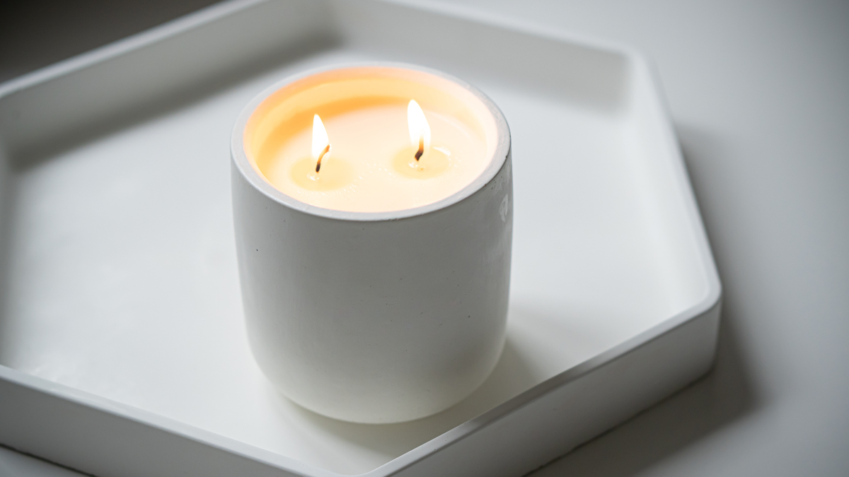 Referencial. Uso de velas por cortes de luz.