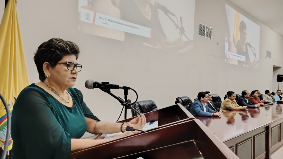 Blanca Indacochea, rectora de la Universidad Estatal del Sur de Manabí, recibió una denuncia anónima sobre emisión de títulos falsos.