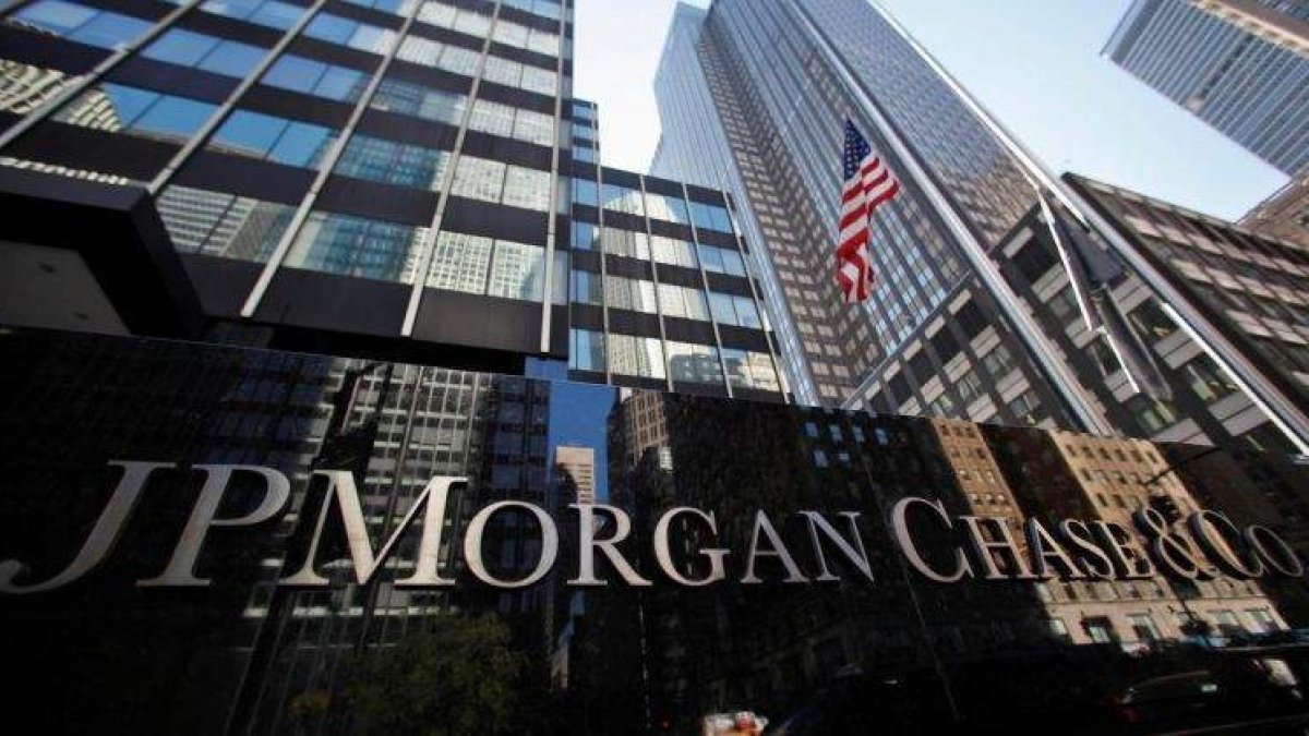 El indicador elaborado por JPMorgan bajó luego de que el gobierno anunciara medidas que incluyen la eliminación de subsidios al diésel.