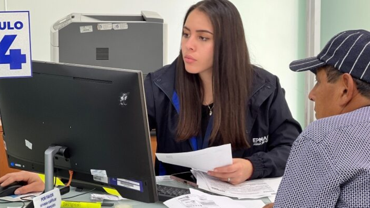 Imagen representativa sobre pago de tributos, en Quito.