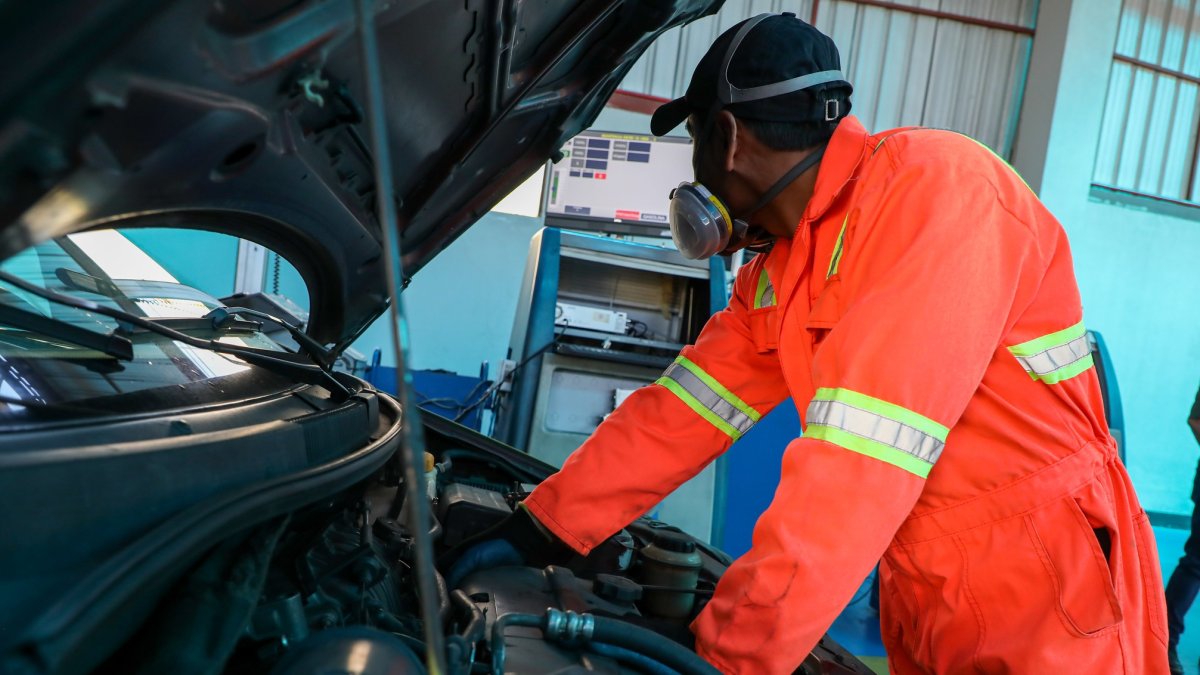 En junio, los vehículos que deben cumplir con la revisión y matriculación en Quito son los que tienen placa terminada en 6.